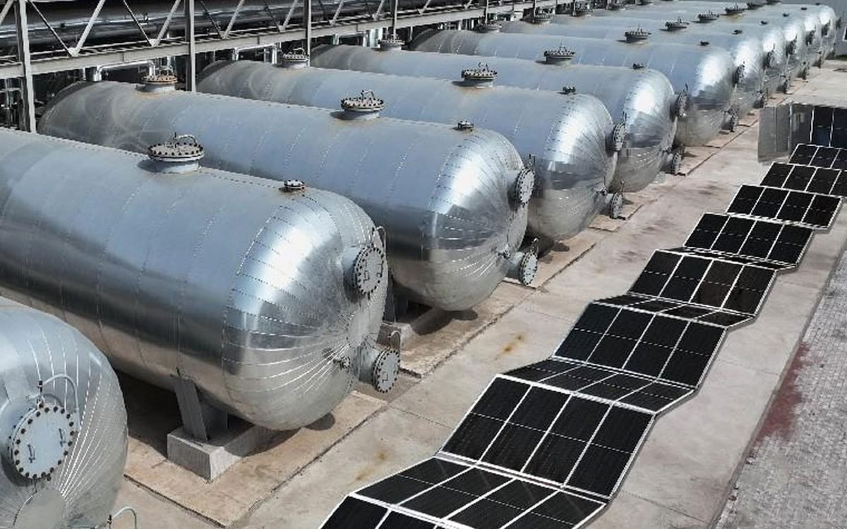Port equipment site for continuous backup supply